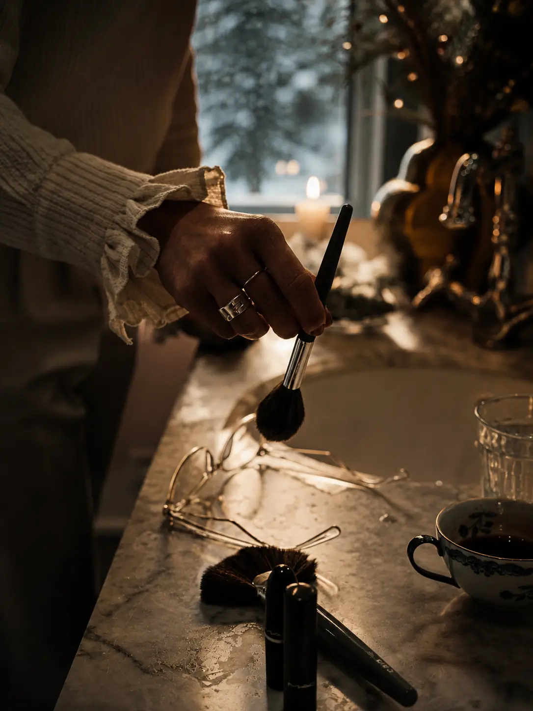 Preparations for the evening by candlelight